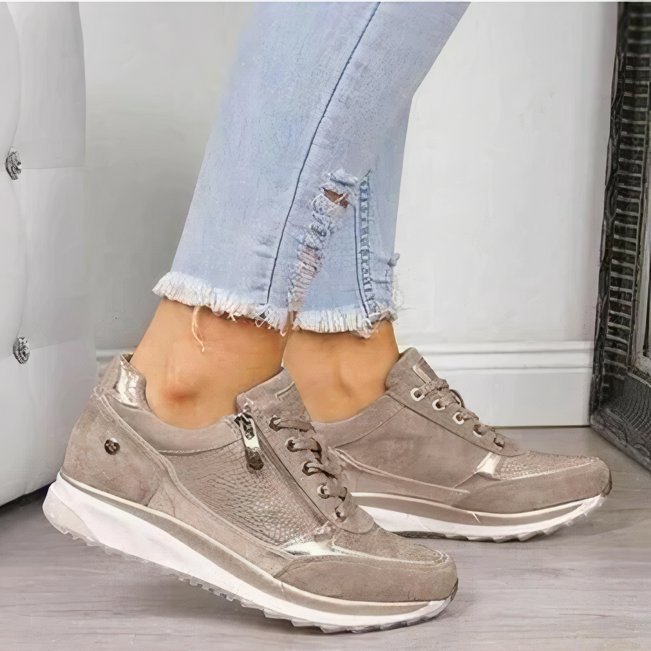 Ava - Stylish Sneakers with Laces and Zipper