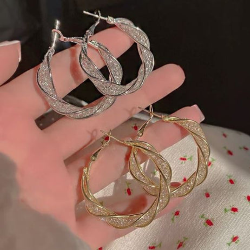 Regalo per la Festa della Mamma | Orecchini a Cerchio con Design Intrecciato