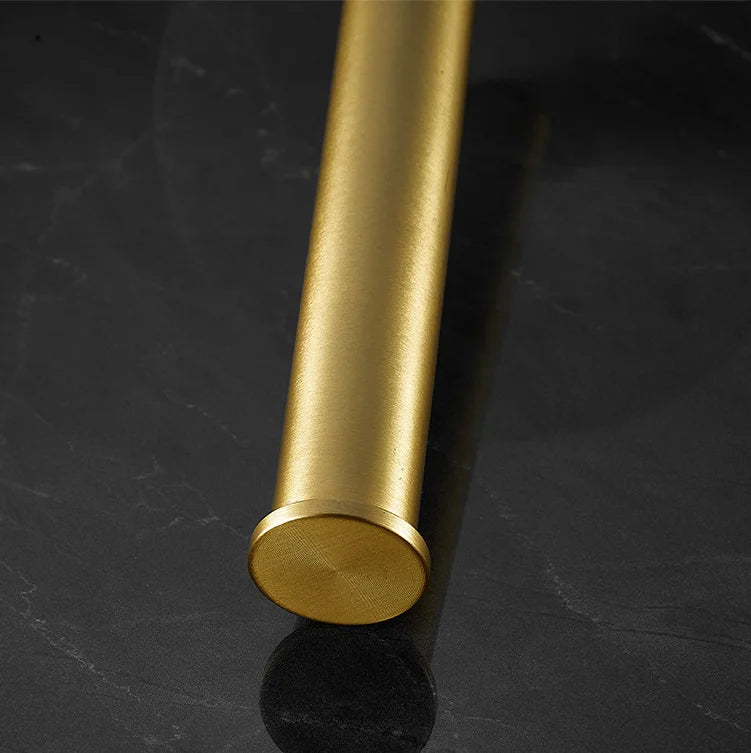 LuxRoll - Elegantný držiak na papierové utierky z mosadze s protišmykovým podstavcom