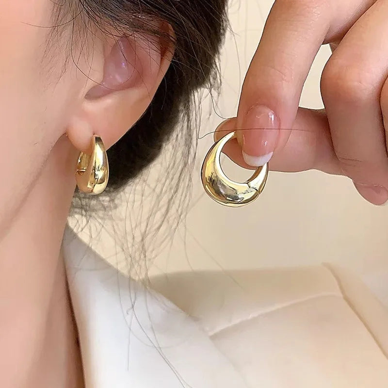 Lina - Orecchini con Design Pendenti e a Cerchio