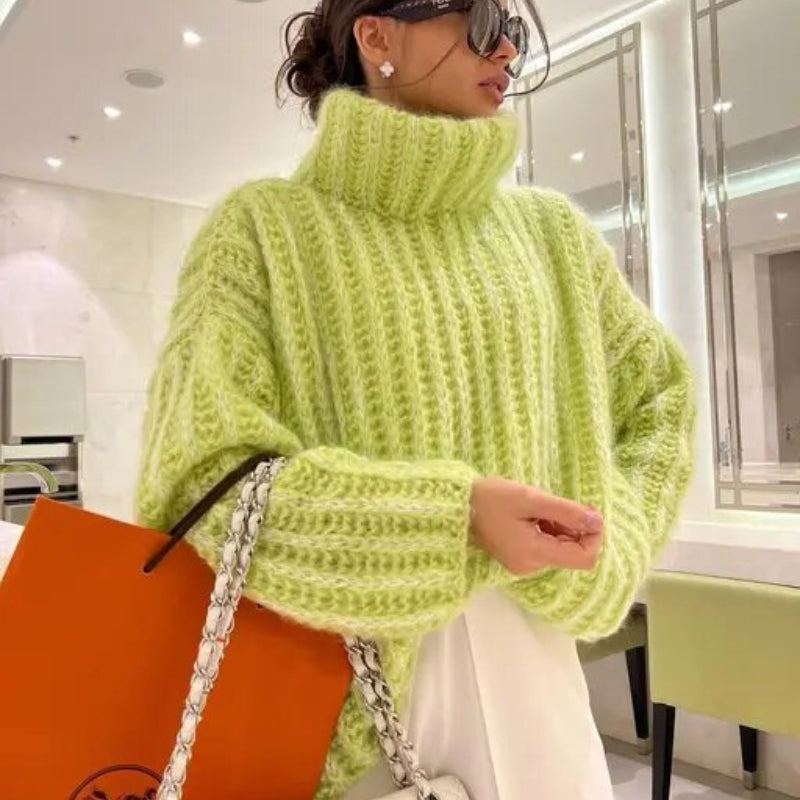 Chloe - Oversize’owy sweter z długim rękawem i golfem