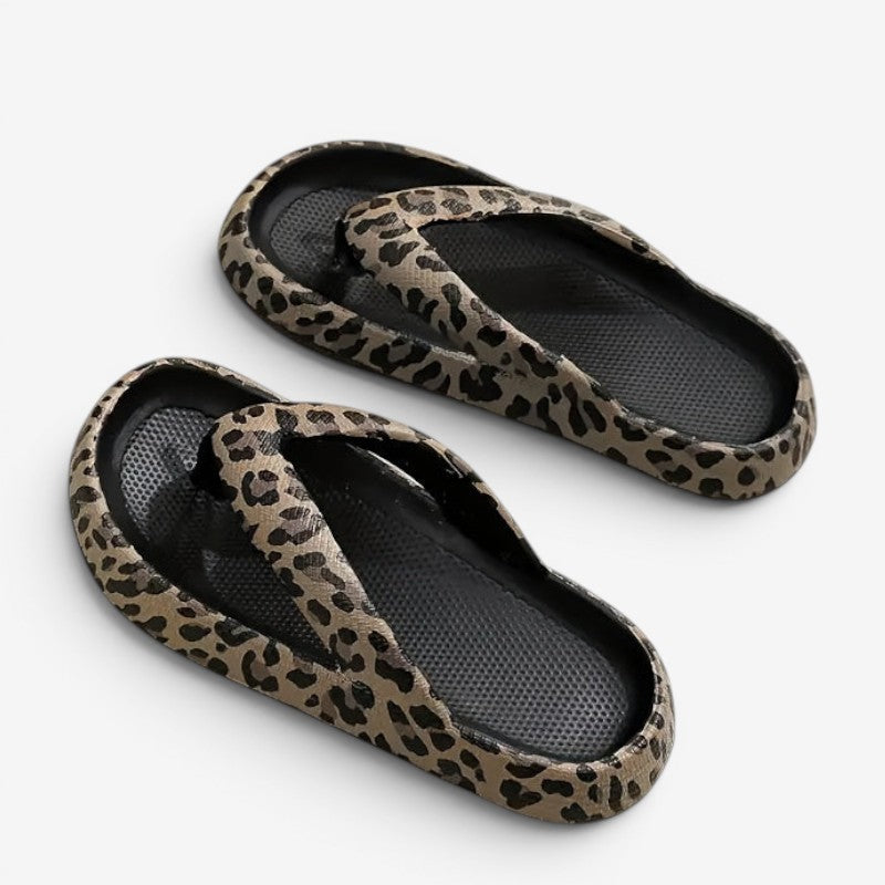 Dámské pantofle s leopardím vzorem a páskem přes prsty