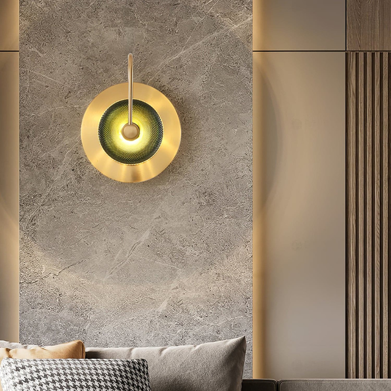 LumiVera – Lampada da parete con finitura dorata e paralume in vetro