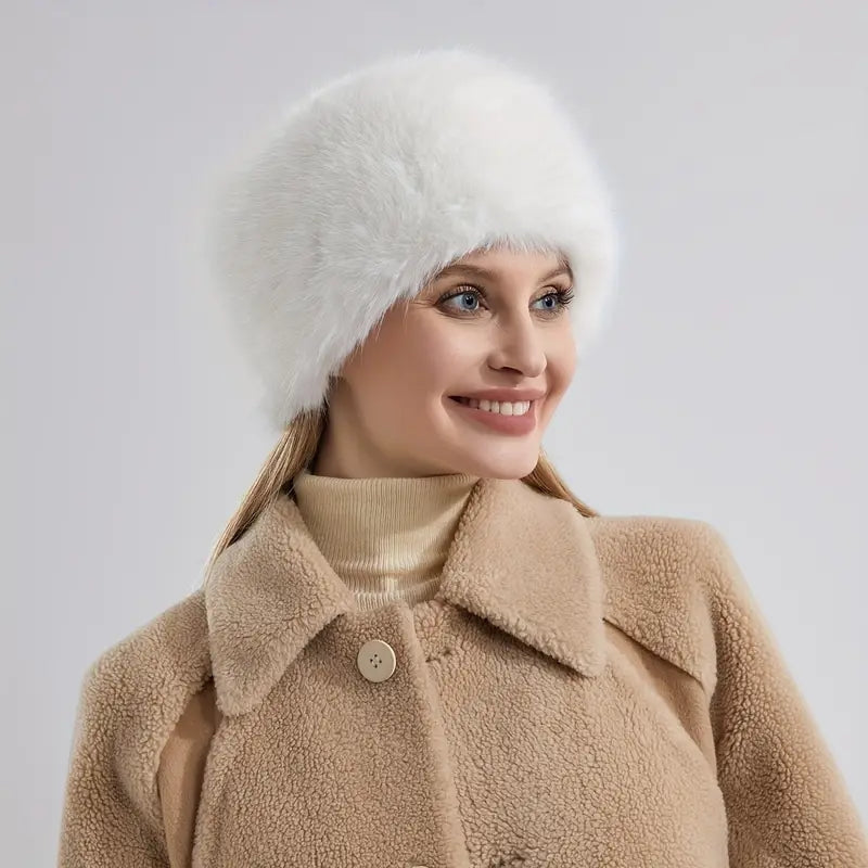 Evelyn - Fluffy hat with ear covering design