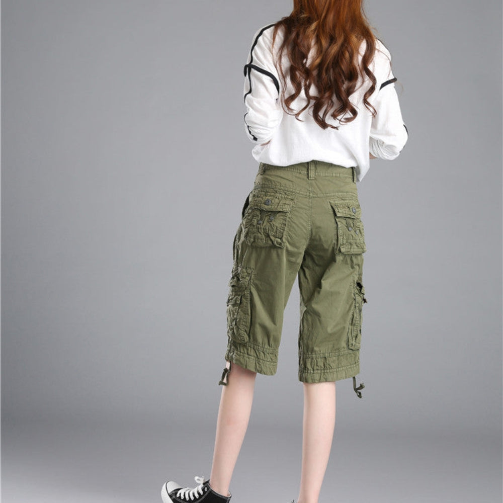 Alayna - Cargo shorts with mid-rise waist, button closure, and functional pockets