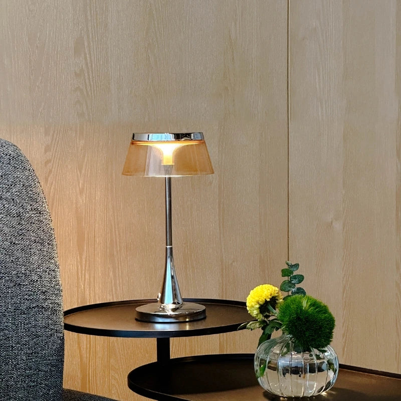 CrystalBase - Candeeiro de mesa com abat-jour em acrílico e base metálica