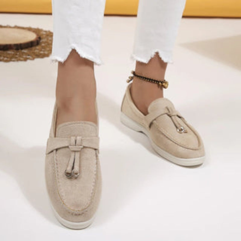 Tasha – Classic casual loafers with rounded front and neat decorative band