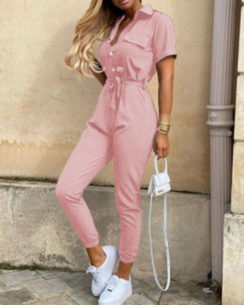 Diana – Salopetă elegantă cu pantaloni largi, nasturi, croială lejeră și mâneci scurte