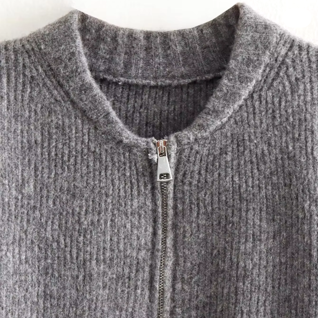Rosa - Elegant Cardigan with Round Neck and Zipper Closure
