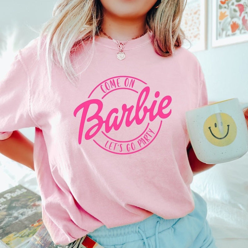 Bella - Klasyczny T-shirt z krótkimi rękawami, nadrukiem graficznym i okrągłym dekoltem
