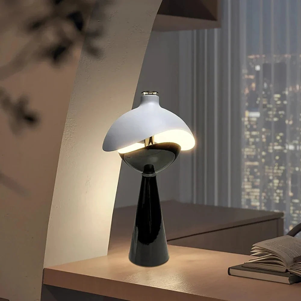 Domelux - tvarovaná stolní lampa s překrývajícími se kopulemi