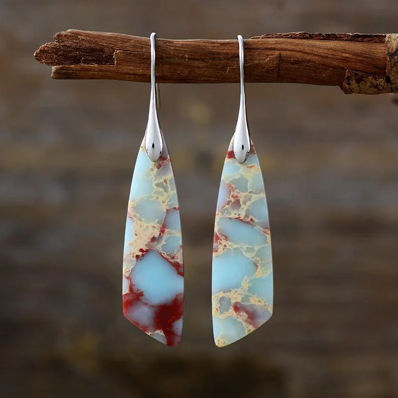 Eva – Stylish earrings with an angular pendant shape and a natural statement look