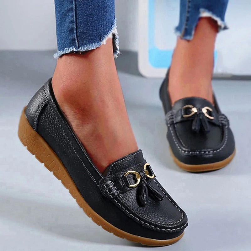Lydia - Stylish loafers with tassels and stitching