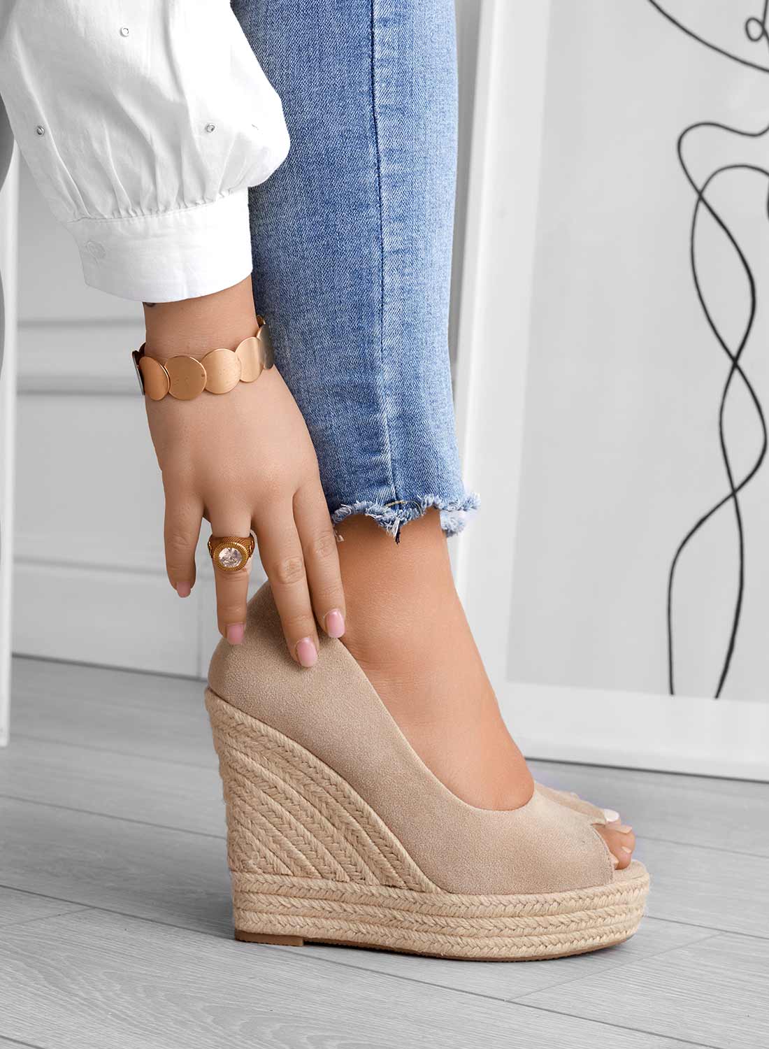 Delilah – Eleganckie koturny z odkrytym noskiem i plecioną platformą