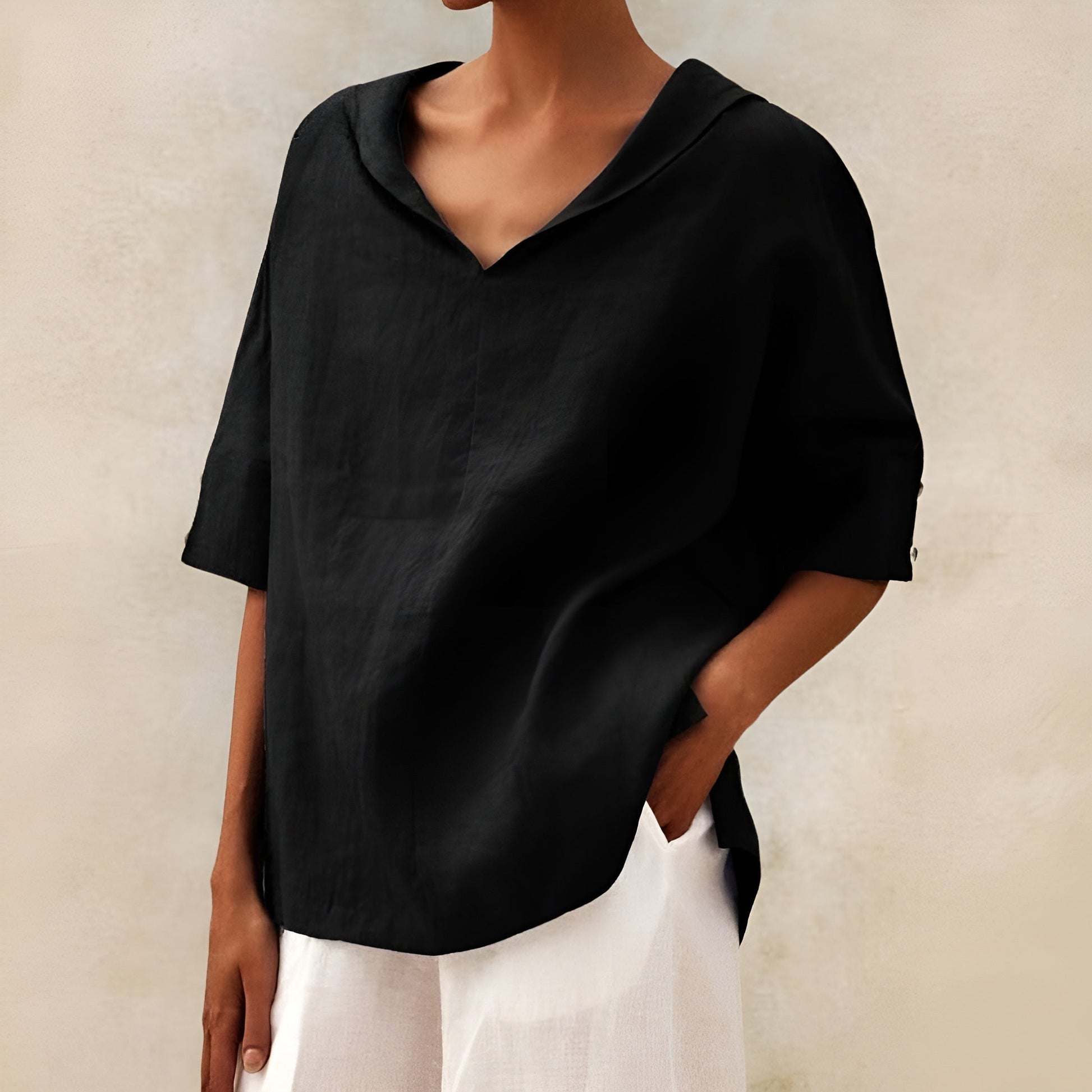 Sarah – Trendy top s krátkými rukávy a hlubokým výstřihem do V