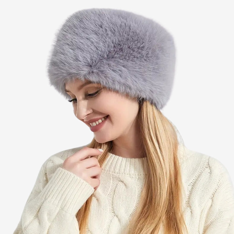 Evelyn - Fluffy hat with ear covering design
