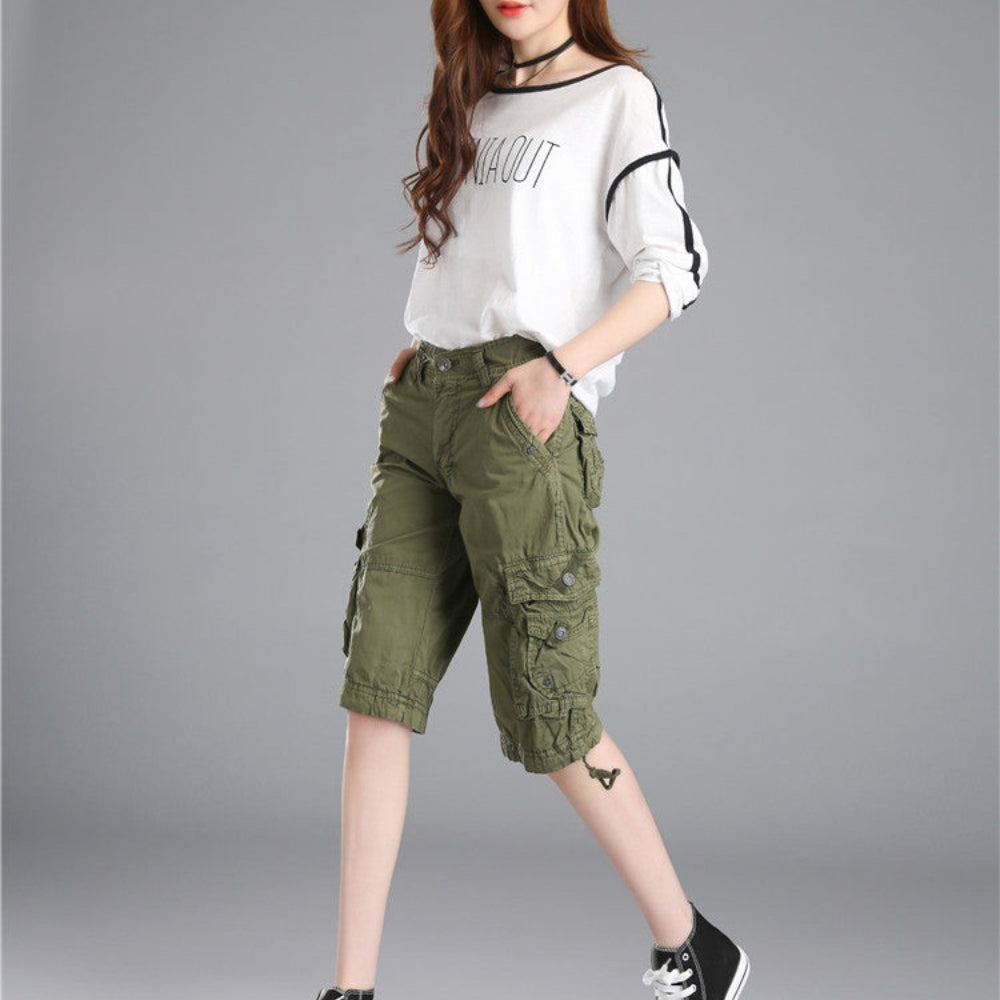 Alayna - Cargo shorts with mid-rise waist, button closure, and functional pockets