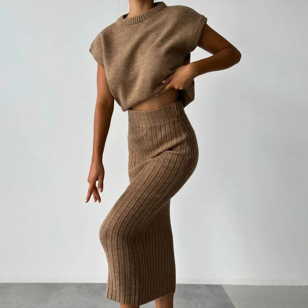 Sophia - Elegancki dzianinowy komplet z krótką bluzką i prążkowaną spódnicą midi