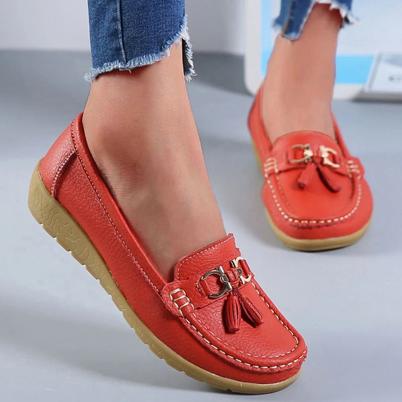Lydia - Stylish loafers with tassels and stitching