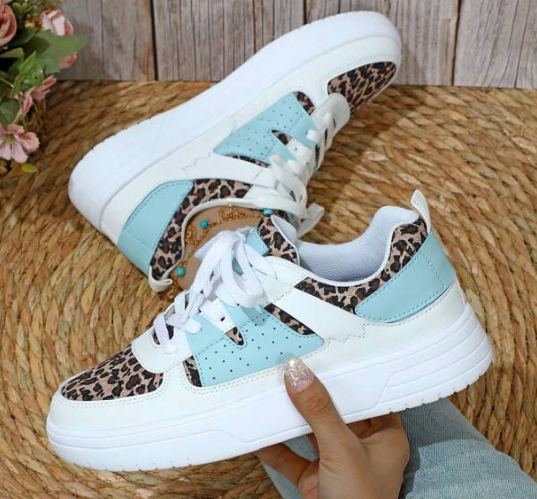 Valeen - Lightweight Sneakers with a Cute Pastel Palette