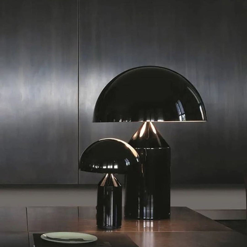 Brighten: lámpara de mesa con pantalla abovedada y base geométrica