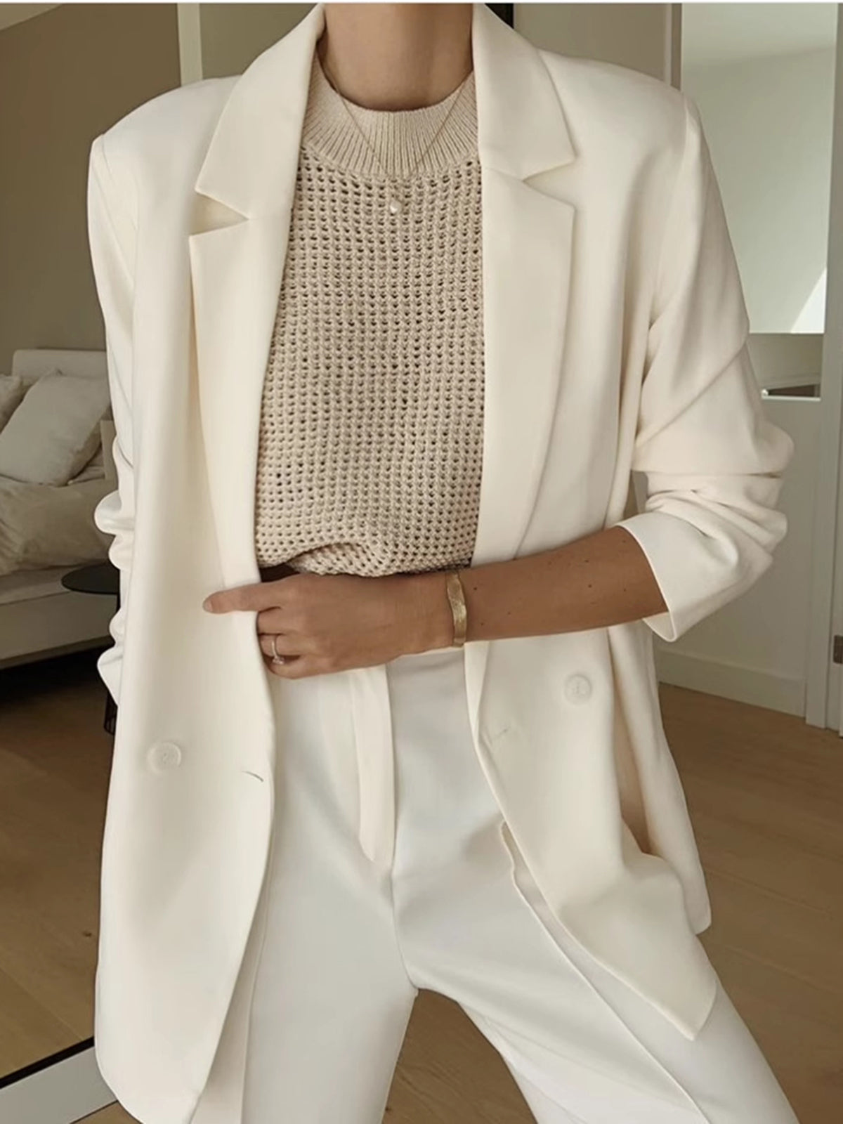 Linda – Top senza maniche con design strutturato e collo alto per un look chic