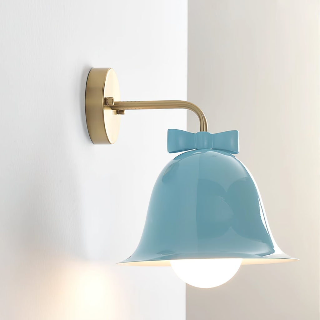 LumiForge – Lampada da parete a forma di campana con struttura metallica e luce LED