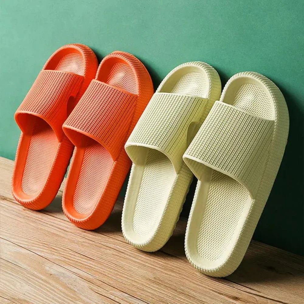 Klapki Evastride z pianki EVA z teksturowaną podeszwą