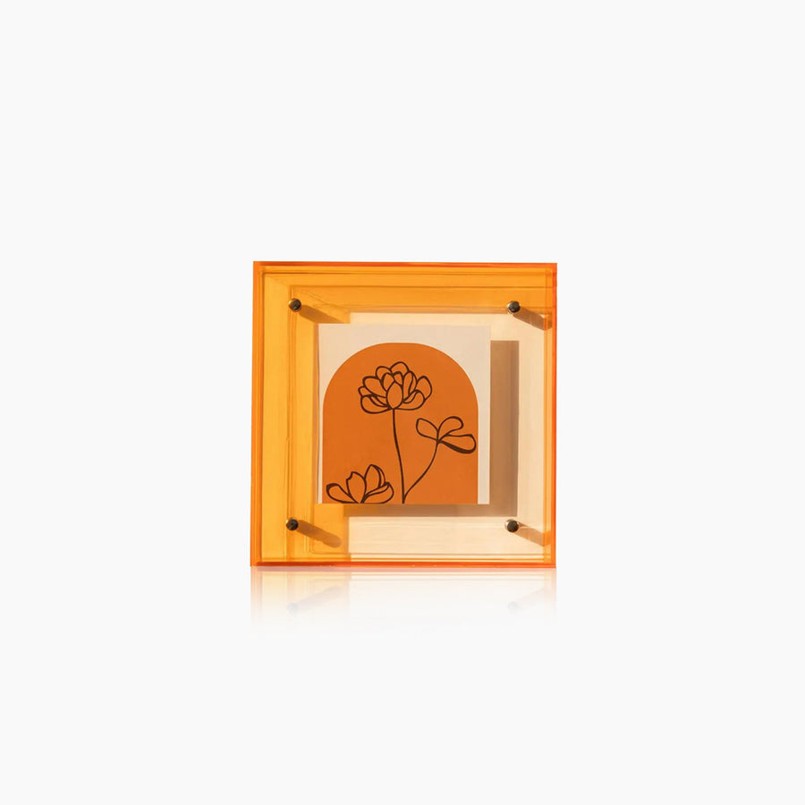 FrameGlow - Classic design frame for family portraits and artwork