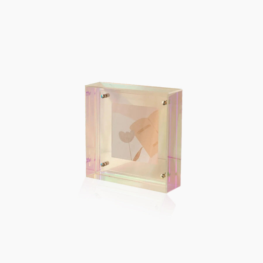 FrameGlow - Classic design frame for family portraits and artwork