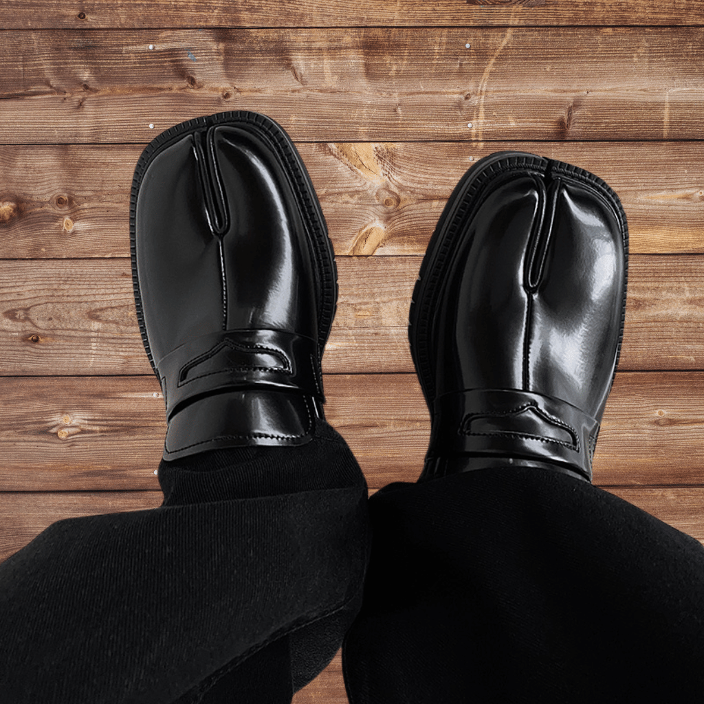 Kai - Moderne Split-Toe Schoenen met Stijlvol Riempje