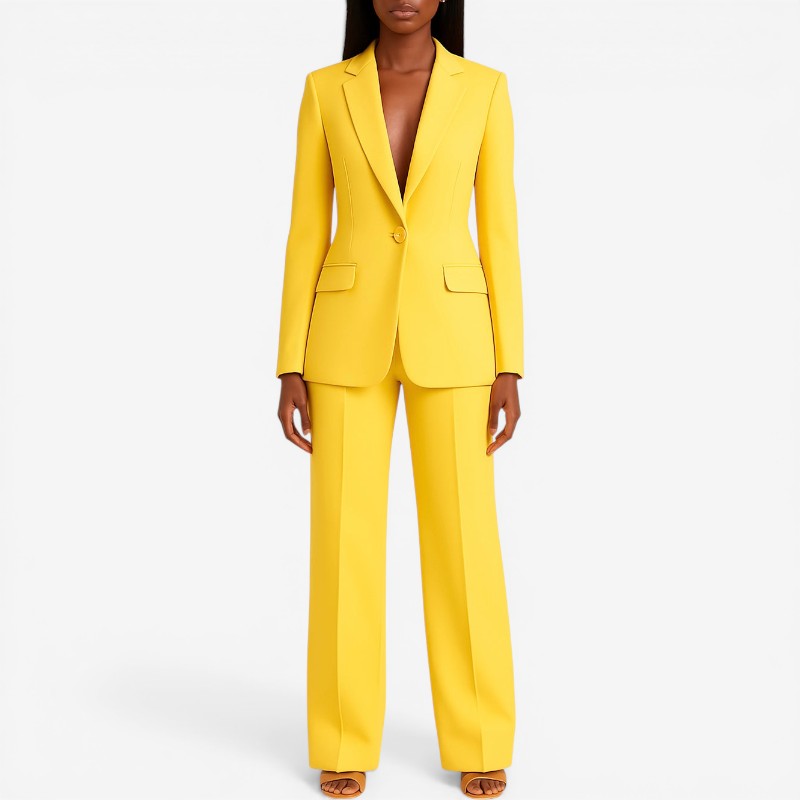 Completo da donna con blazer aderente e pantaloni su misura