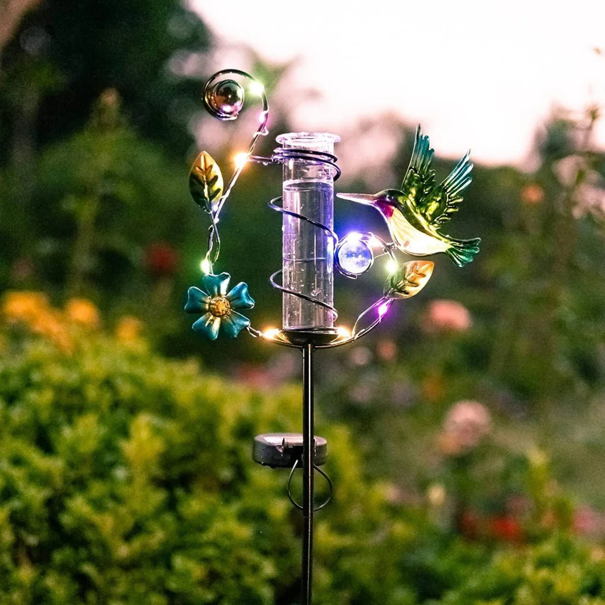 Pluviomètre Rainwhirl de jardin avec piquet et structure spiralée solaire
