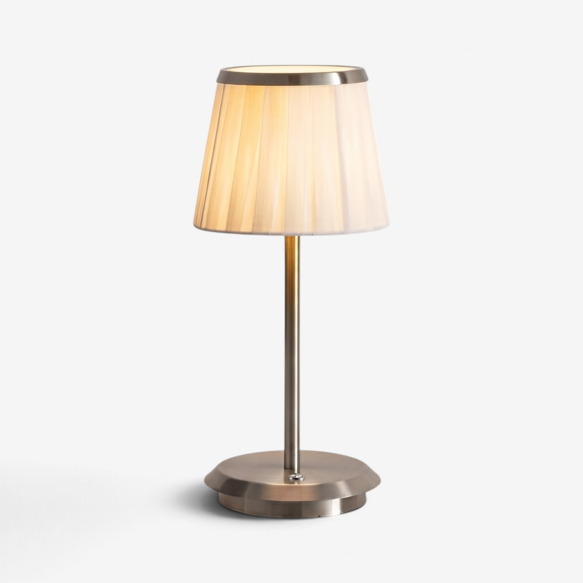 GlowWeave - LED stolní lampa s plisovaným látkovým stínidlem a železnou základnou