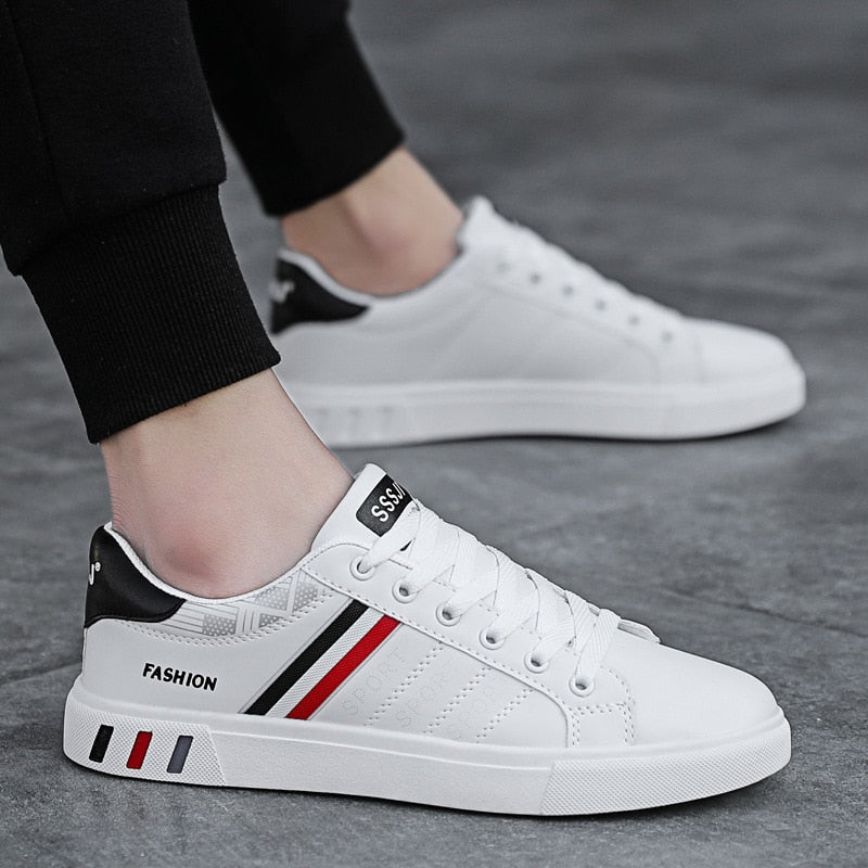 Sean – Strakke sneakers met stoere sportieve randen en opvallende hak