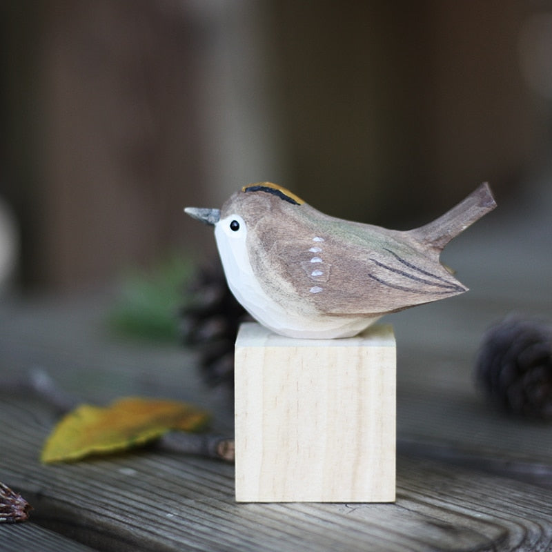 NatureChirp - Barevné ručně vyrobené dřevěné sošky ptáků pro domácí dekoraci