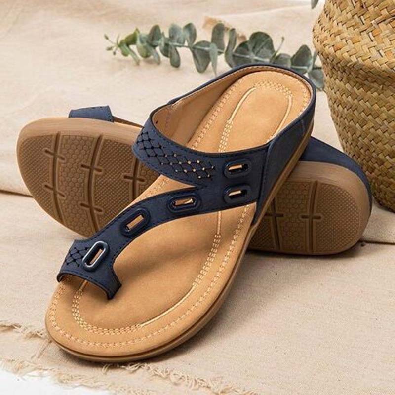 Mira – Trendy slip-on sandals with braided straps and lightweight sole