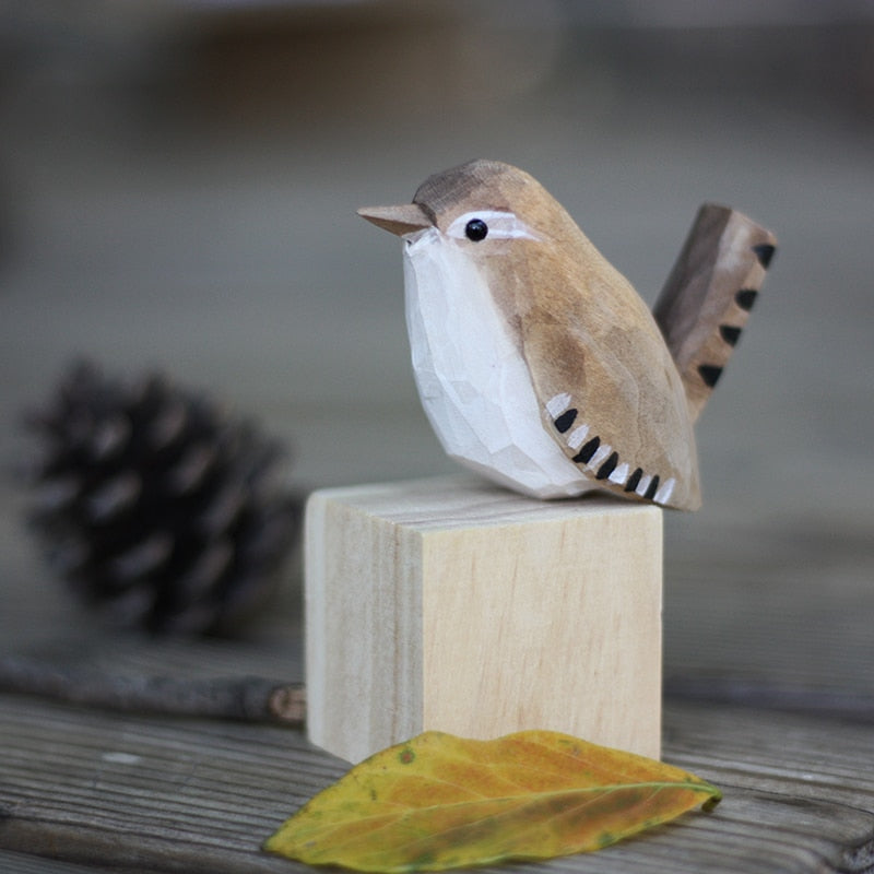 NatureChirp - Barevné ručně vyrobené dřevěné sošky ptáků pro domácí dekoraci