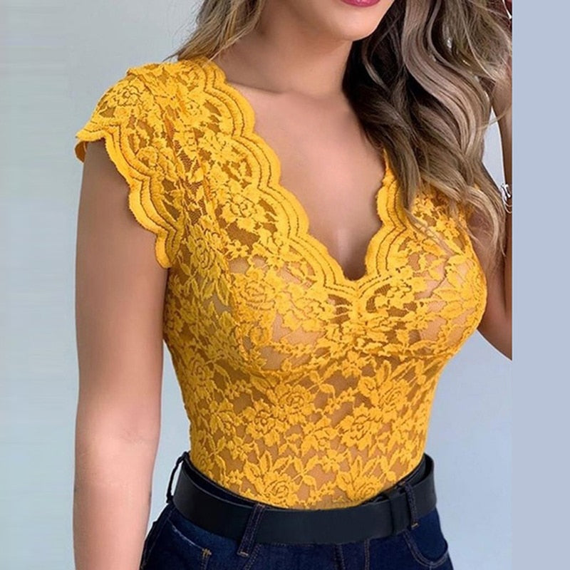 Chloe – Trendy sleeveless top with deep V-neck and adjustable straps