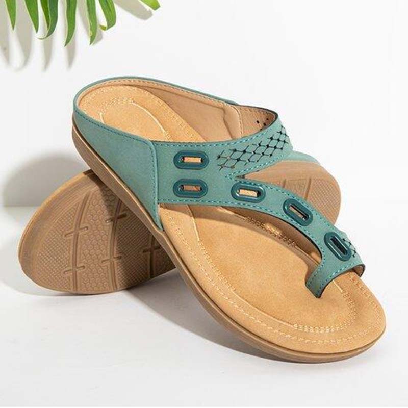 Mira – Trendy slip-on sandals with braided straps and lightweight sole
