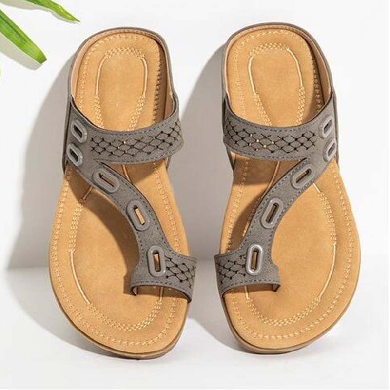 Mira – Trendy slip-on sandals with braided straps and lightweight sole