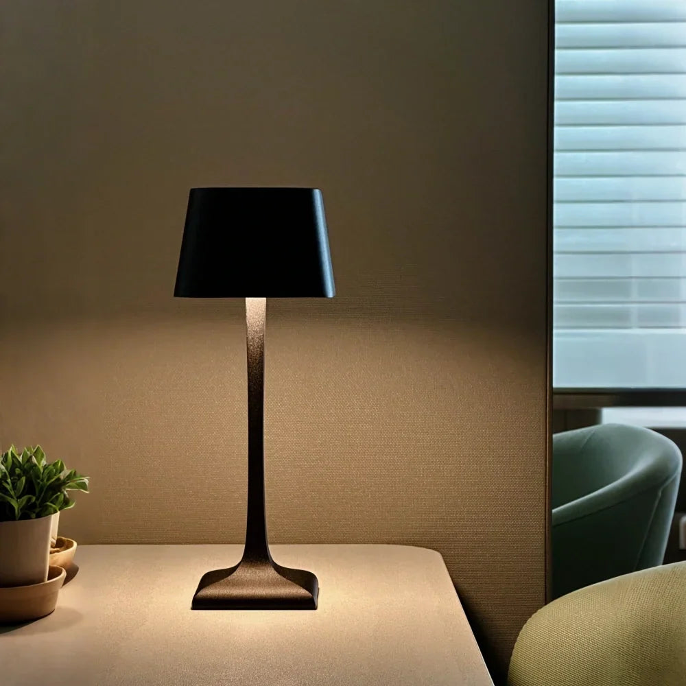 AluVera - Hliníková stolní lampa s nabíjením přes USB-C
