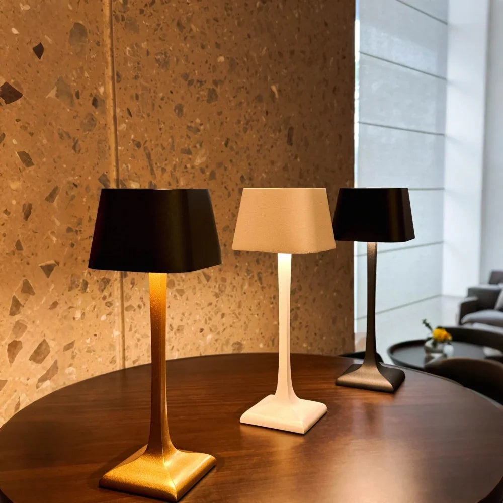AluVera - Hliníková stolní lampa s nabíjením přes USB-C