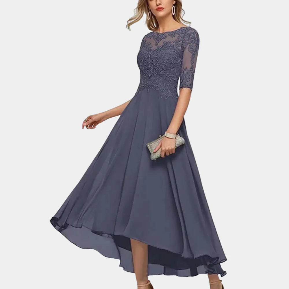 Bela– Rochie elegantă cu mâneci trei sferturi, detalii din dantelă și fustă fluidă