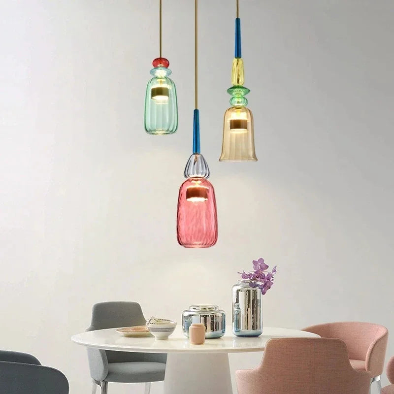 SphereGlow – Lustră din sticlă colorată cu LED și înălțime reglabilă | Iluminare ambientală multicoloră | Design decorativ cu piatră de sticlă | Pentru camere de zi și sufragerii