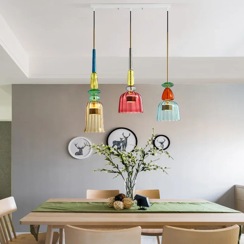SphereGlow – Lustră din sticlă colorată cu LED și înălțime reglabilă | Iluminare ambientală multicoloră | Design decorativ cu piatră de sticlă | Pentru camere de zi și sufragerii