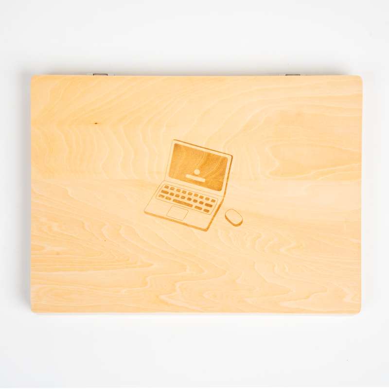 ChalkByte - Laptop din lemn cu ecran tip tablă