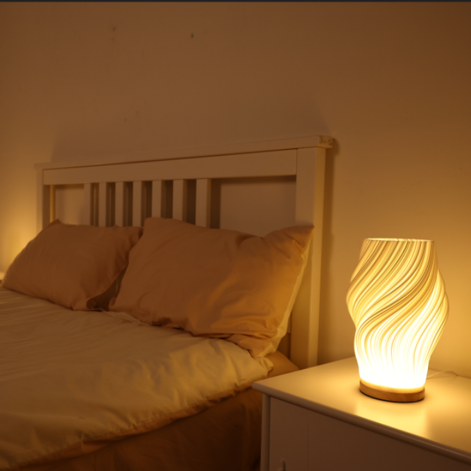 GlowWave – Lampă de masă modernă cu model valuri pentru iluminare ambientală confortabilă