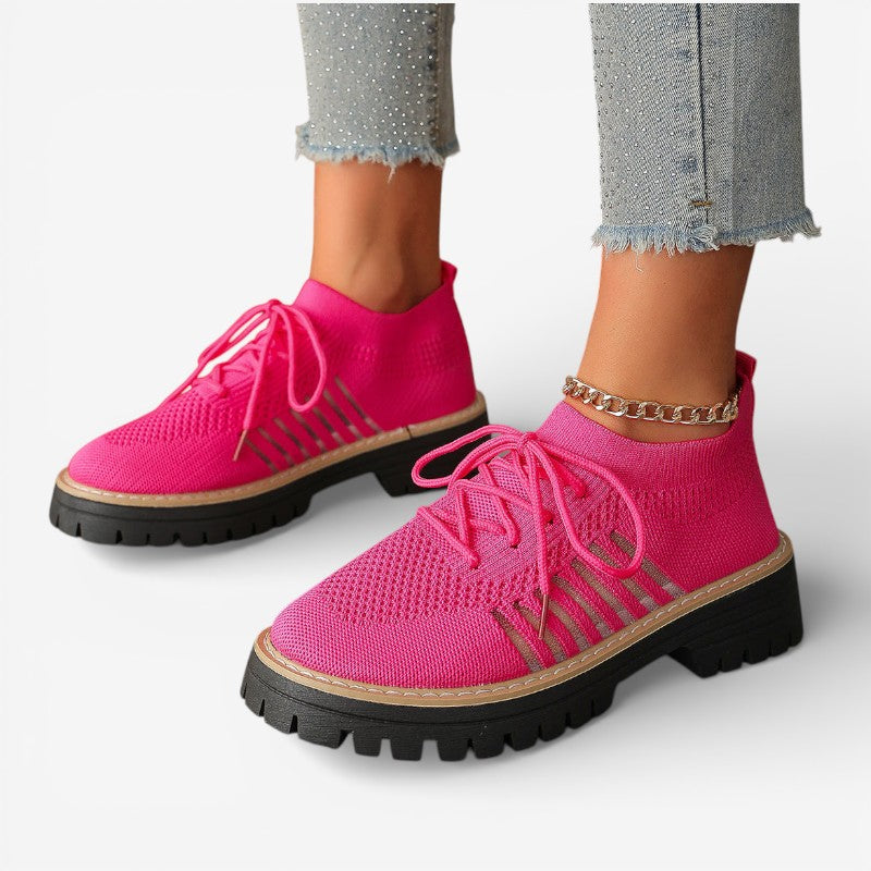 Orlyna – Buty wsuwane z ozdobnymi sznurówkami | Antypoślizgowa podeszwa dla stabilnego chodzenia | Codzienne, casualowe noszenie | Rozmiary 36–43 | Brązowy, Szary, Czarny, Jasnoszary, Różowy, Beżowy, Czerwony, Jasnoróżowy, Biały