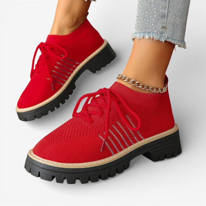 Orlyna – Buty wsuwane z ozdobnymi sznurówkami | Antypoślizgowa podeszwa dla stabilnego chodzenia | Codzienne, casualowe noszenie | Rozmiary 36–43 | Brązowy, Szary, Czarny, Jasnoszary, Różowy, Beżowy, Czerwony, Jasnoróżowy, Biały